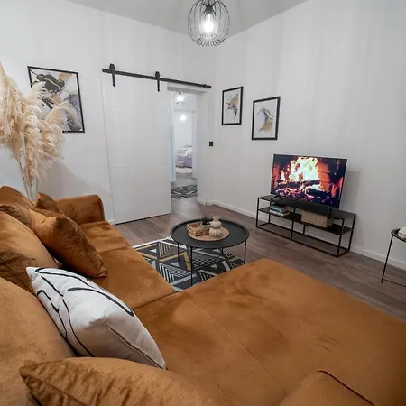 Ema's Oasis House, Your Perfect Getaway, Free Private Parking And Garden Apartmán *