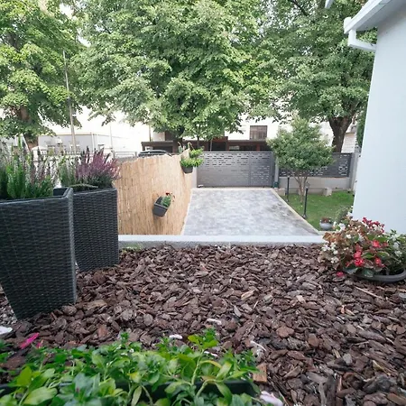 Appartement Ema's Oasis House, Your Perfect Getaway, Free Private Parking And Garden Mostar