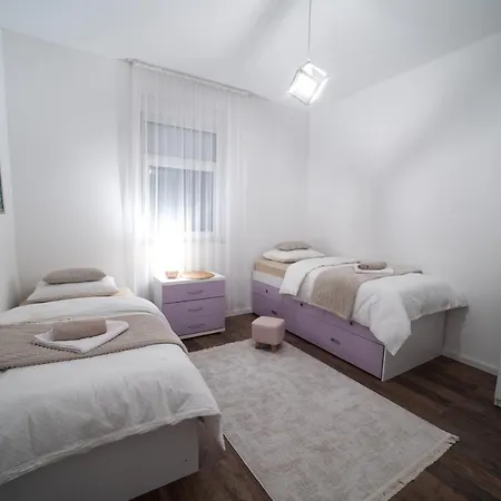 Ema's Oasis House, Your Perfect Getaway, Free Private Parking And Garden Apartment Mostar