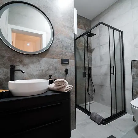 Ema's Oasis House, Your Perfect Getaway, Free Private Parking And Garden Apartmán *