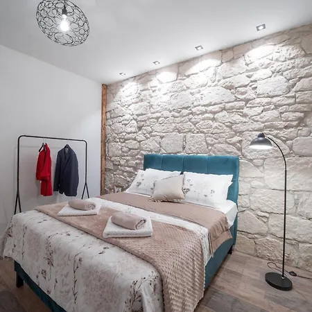 Apartment Ema's Oasis House, Your Perfect Getaway, Free Private Parking And Garden