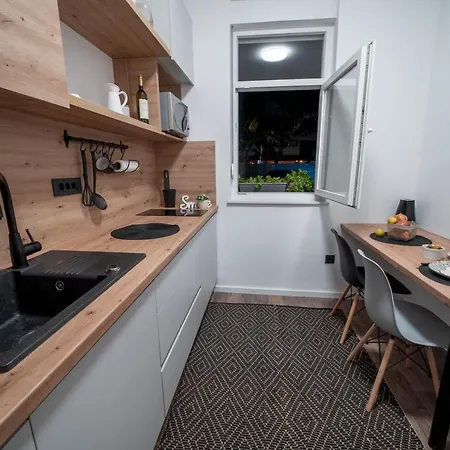 Apartmán Ema's Oasis House, Your Perfect Getaway, Free Private Parking And Garden *