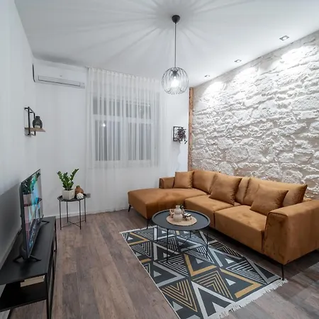 Ema's Oasis House, Your Perfect Getaway, Free Private Parking And Garden Apartment Mostar