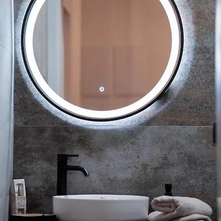 Ema's Oasis House, Your Perfect Getaway, Free Private Parking And Garden *