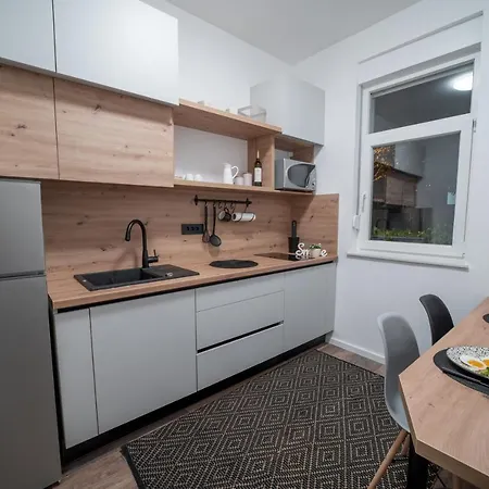 Ema's Oasis House, Your Perfect Getaway, Free Private Parking And Garden Appartement *