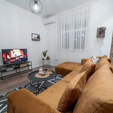 Apartmán Ema's Oasis House, Your Perfect Getaway, Free Private Parking And Garden *