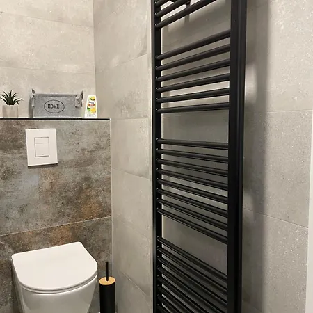 Ema's Oasis House, Your Perfect Getaway, Free Private Parking And Garden